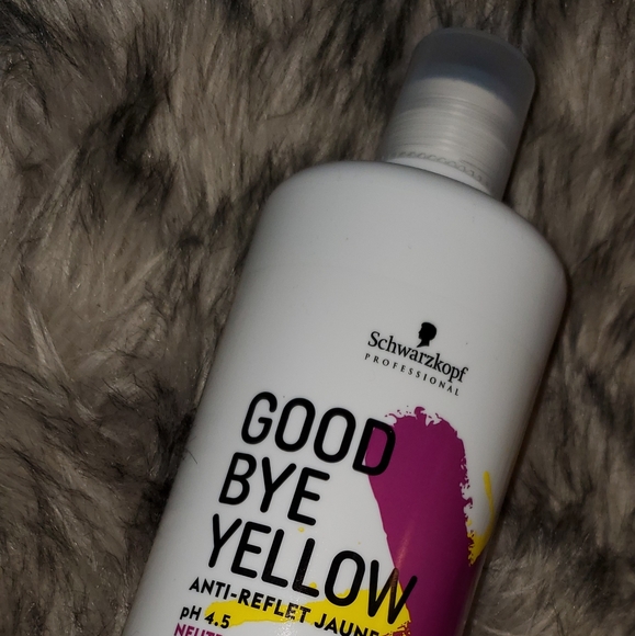 Schwarzkopf Purple shampoo! - Picture 2 of 3